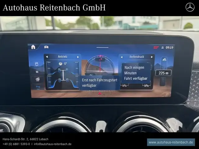 Mercedes-Benz GLB 220