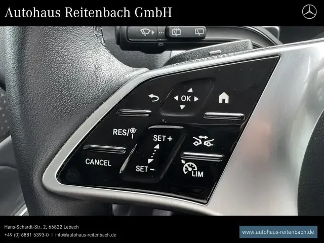 Mercedes-Benz GLB 220