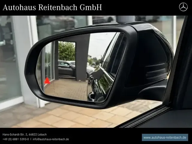 Mercedes-Benz GLB 220