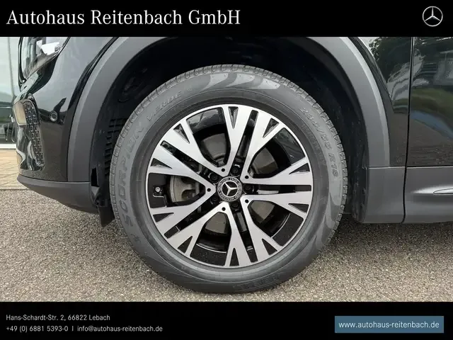 Mercedes-Benz GLB 220