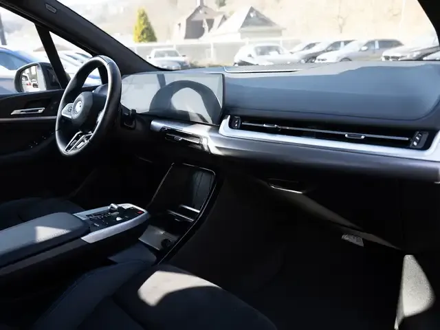 BMW 225