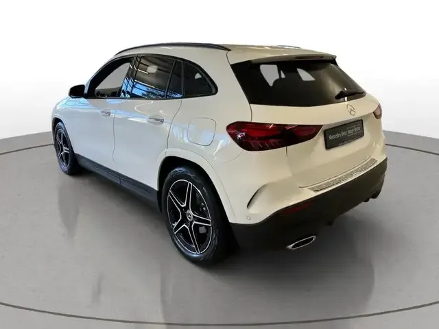 Mercedes-Benz GLA 200