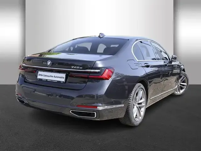 BMW 745