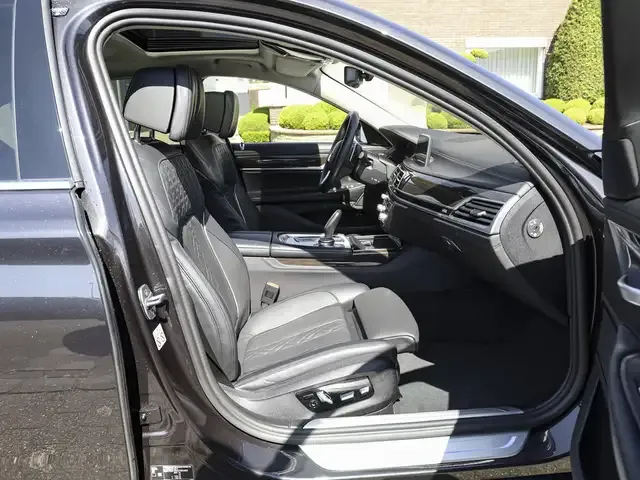 BMW 745