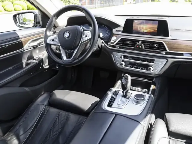 BMW 745