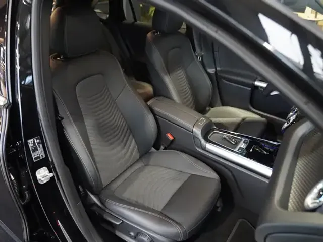 Mercedes-Benz EQA 300