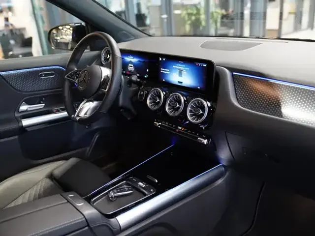 Mercedes-Benz EQA 300