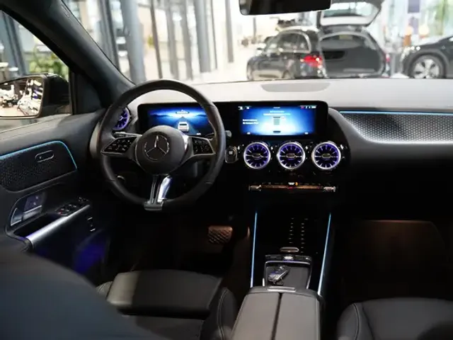 Mercedes-Benz EQA 300