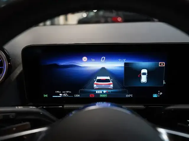 Mercedes-Benz EQA 300