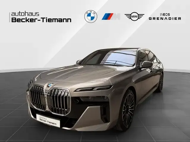 BMW 740