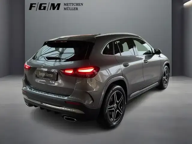 Mercedes-Benz GLA 200