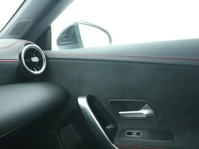 Mercedes-Benz CLA 220