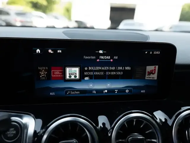 Mercedes-Benz GLB 220