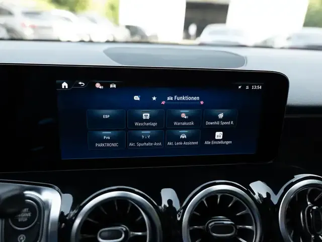 Mercedes-Benz GLB 220