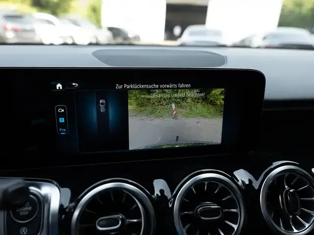 Mercedes-Benz GLB 220