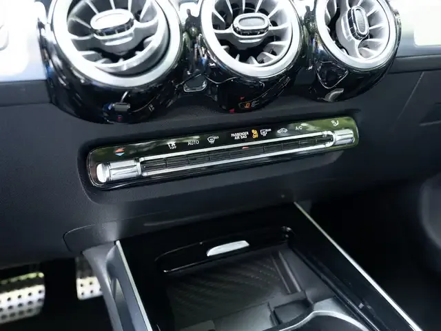 Mercedes-Benz GLB 220