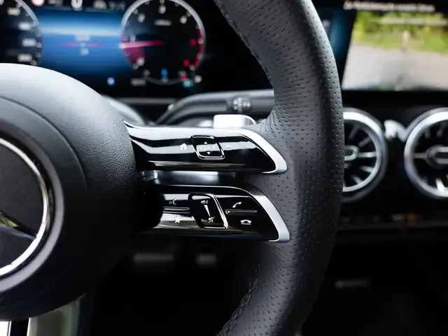 Mercedes-Benz GLB 220