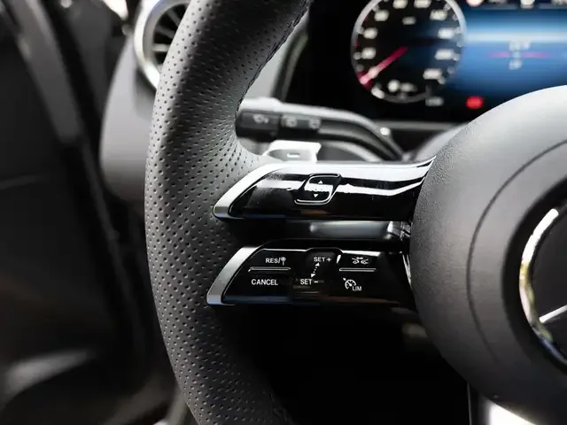 Mercedes-Benz GLB 220