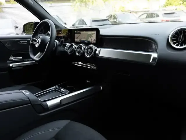 Mercedes-Benz GLB 220