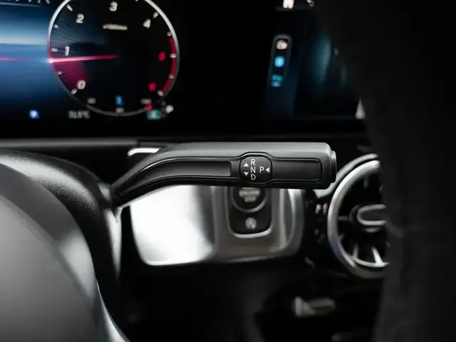 Mercedes-Benz GLB 220