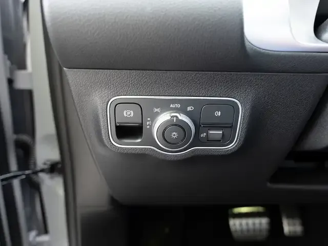 Mercedes-Benz GLB 220