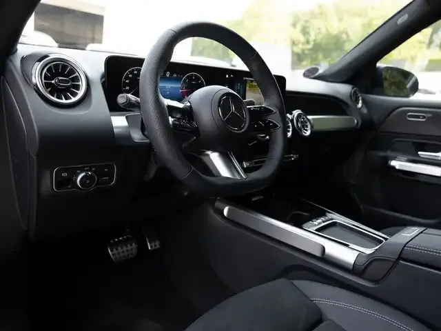 Mercedes-Benz GLB 220