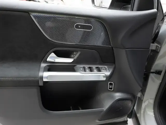 Mercedes-Benz GLB 220