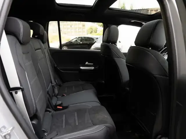 Mercedes-Benz GLB 220