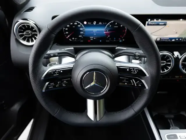 Mercedes-Benz GLB 220