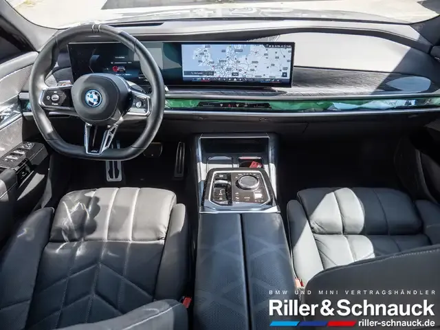 BMW i7