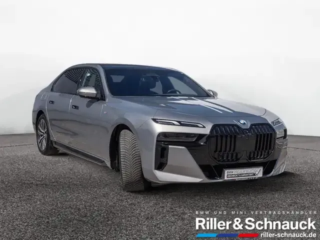 BMW i7