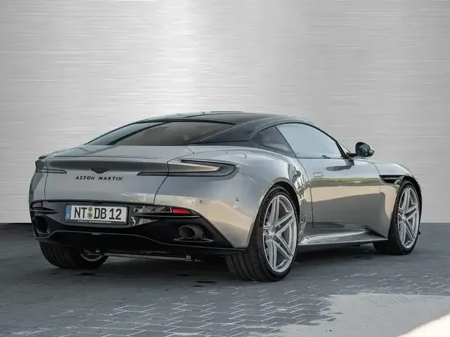 Aston Martin DB12