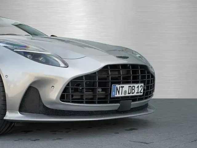Aston Martin DB12
