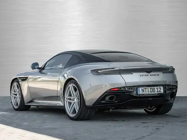 Aston Martin DB12