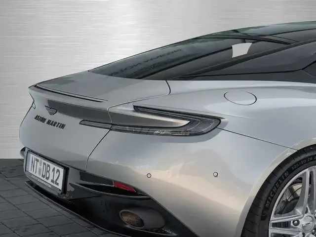 Aston Martin DB12