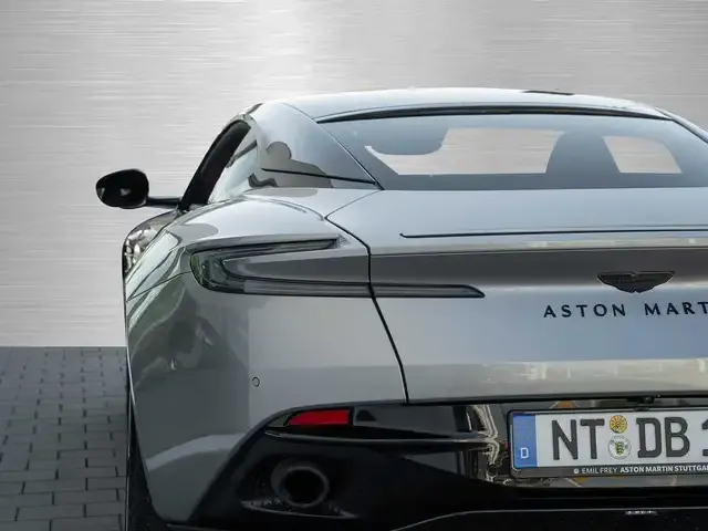 Aston Martin DB12