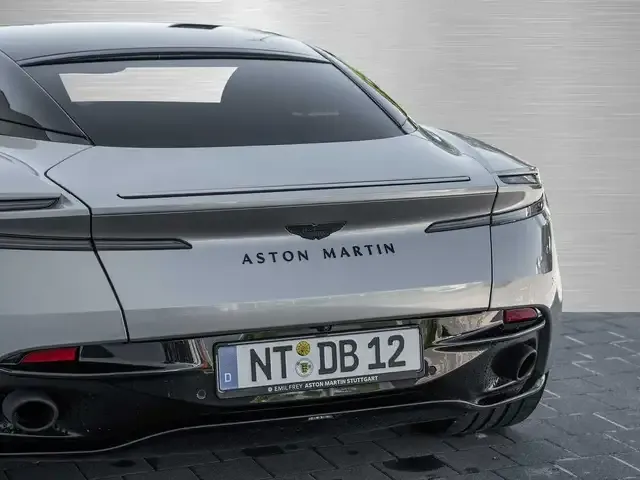 Aston Martin DB12