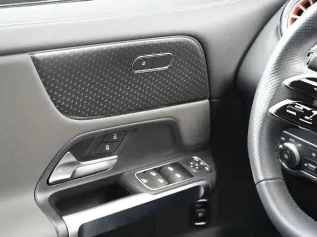 Mercedes-Benz EQB 300