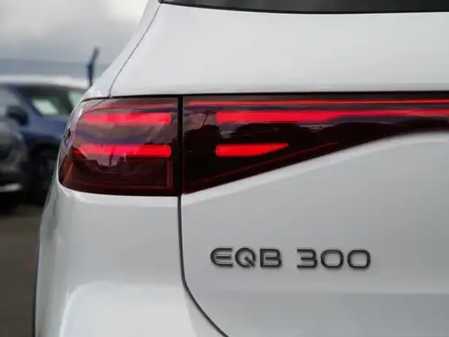Mercedes-Benz EQB 300
