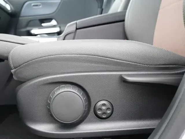 Mercedes-Benz EQB 300