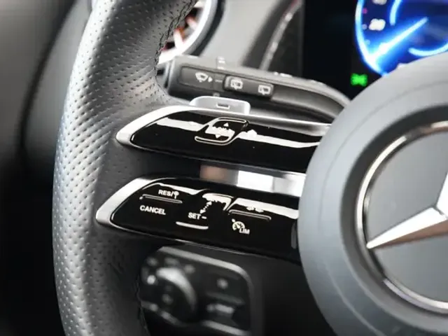 Mercedes-Benz EQB 300