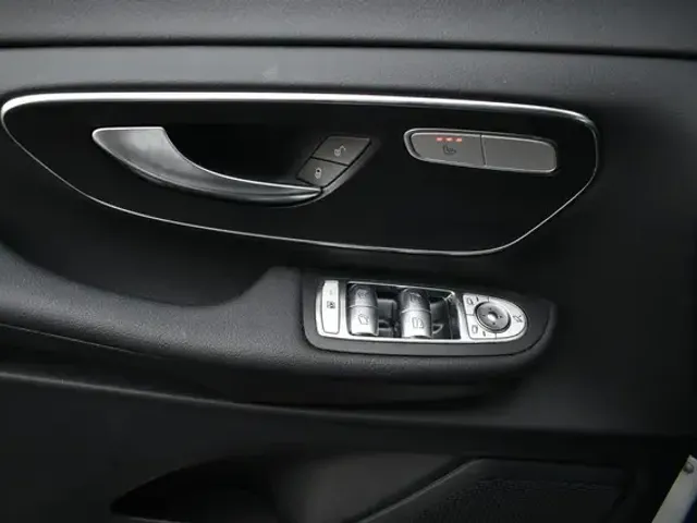 Mercedes-Benz V 220