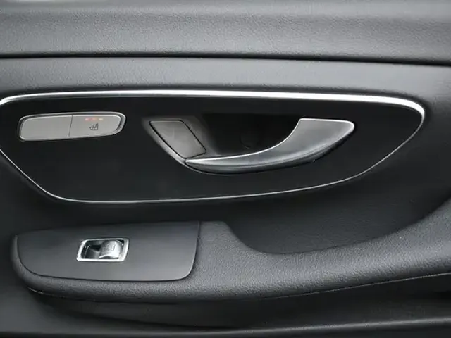 Mercedes-Benz V 220