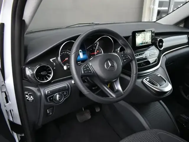 Mercedes-Benz V 220