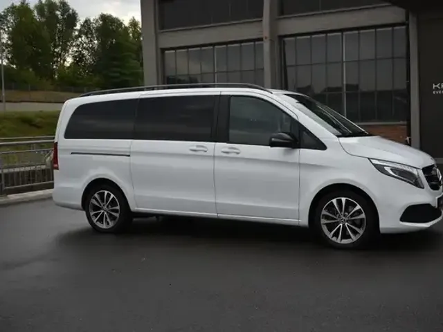 Mercedes-Benz V 220