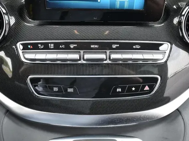 Mercedes-Benz V 220