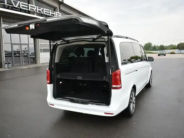 Mercedes-Benz V 220