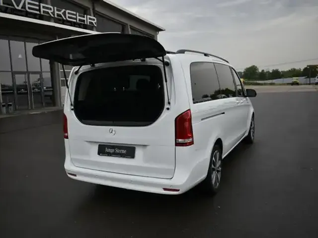 Mercedes-Benz V 220