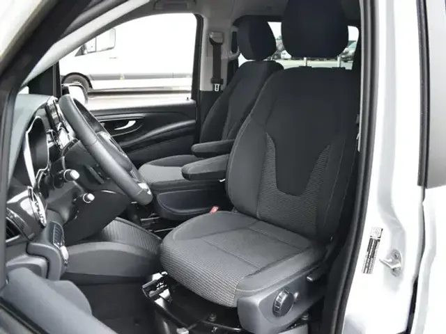 Mercedes-Benz V 220