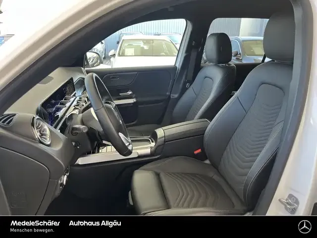 Mercedes-Benz EQB 300